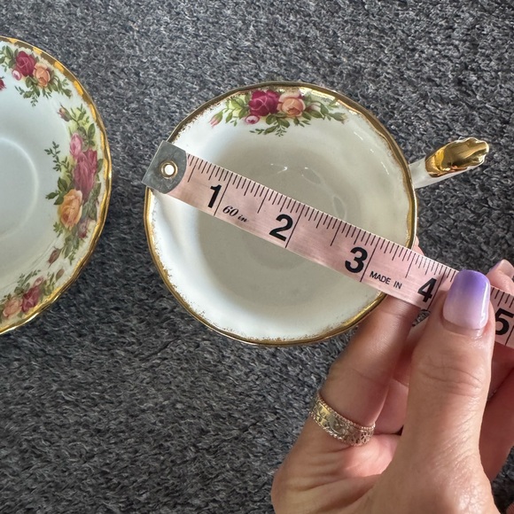 OLD COUNTRY ROSES FOOTED TEACUP AND SAUCER 1962 ROYAL ALBERT BONE CHINA - Picture 12 of 14